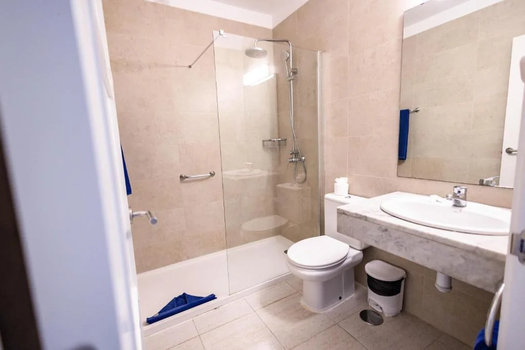 Appartamento classico con 1 camera da letto, balcone e vista sulla piscina — Caybeach Sun