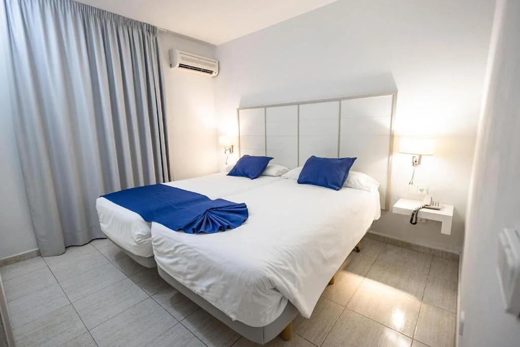Appartamento classico con 1 camera da letto, terrazza e vista sulla piscina — Caybeach Sun