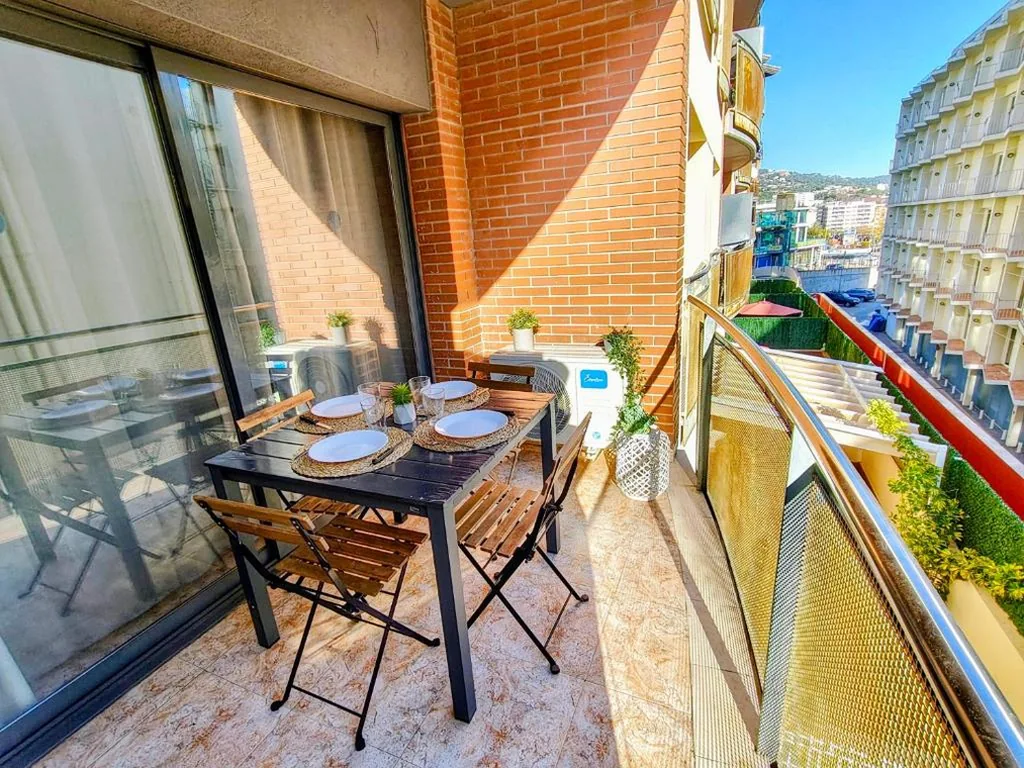 Apartamento con balcón — CBN Apartments