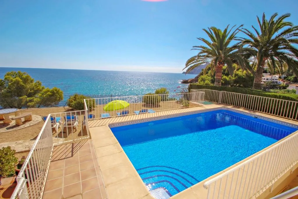 Casa de 4 dormitorios — Celia - oceanfront villa in Costa Blanca