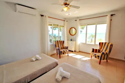 Celia - oceanfront villa in Costa Blanca — foto 2