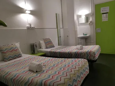 Central and Basic Universitat for YOUNG HOSTEL — Foto 3
