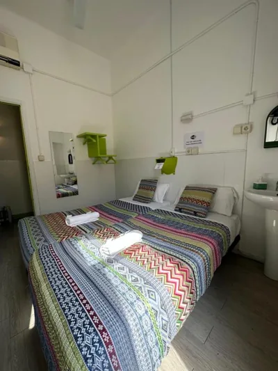 Central and Basic Universitat for YOUNG HOSTEL — Foto 10