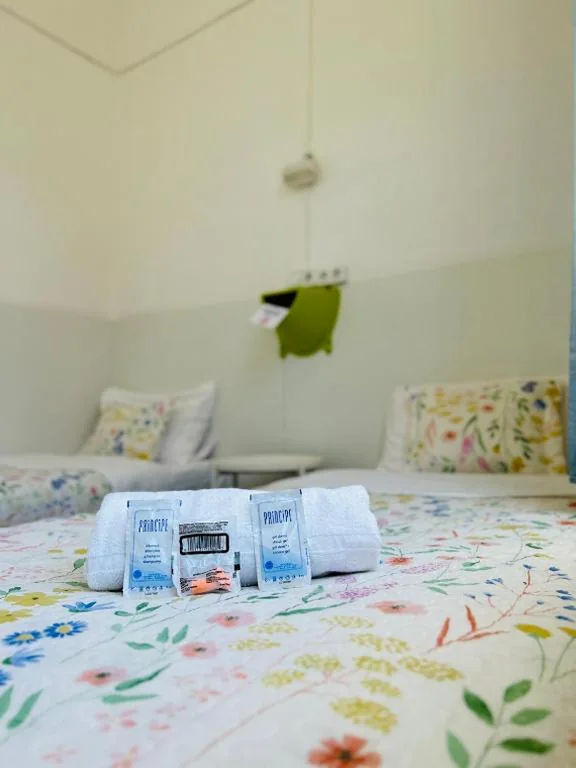 Doppelzimmer mit Gemeinschaftsbad – 2 Betten — Central and Basic Universitat for YOUNG HOSTEL
