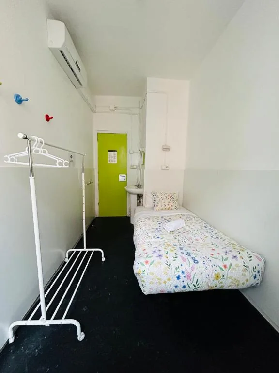 Einzelzimmer — Central and Basic Universitat for YOUNG HOSTEL