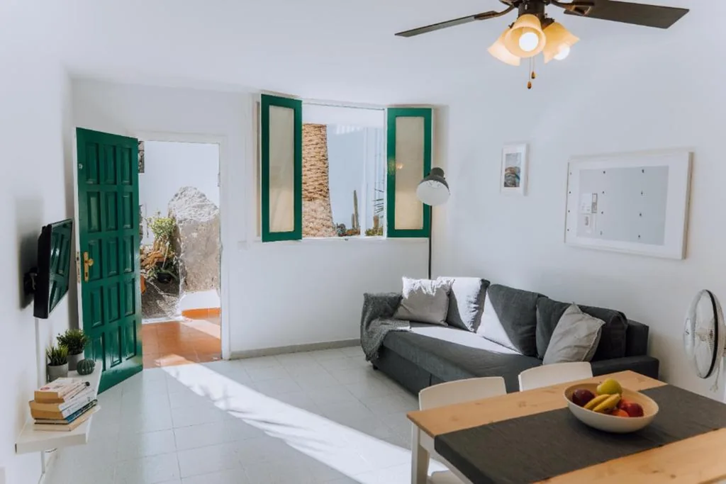 Central location in a great complex with 300mbps internet