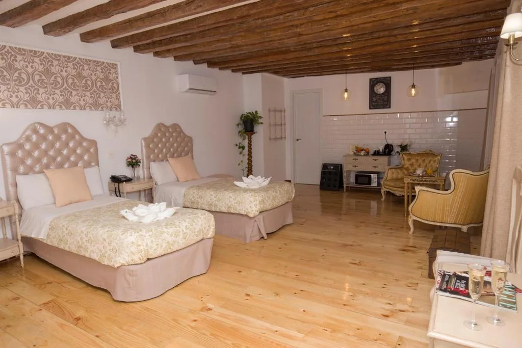 Interior Twin Room — Central Palace Madrid