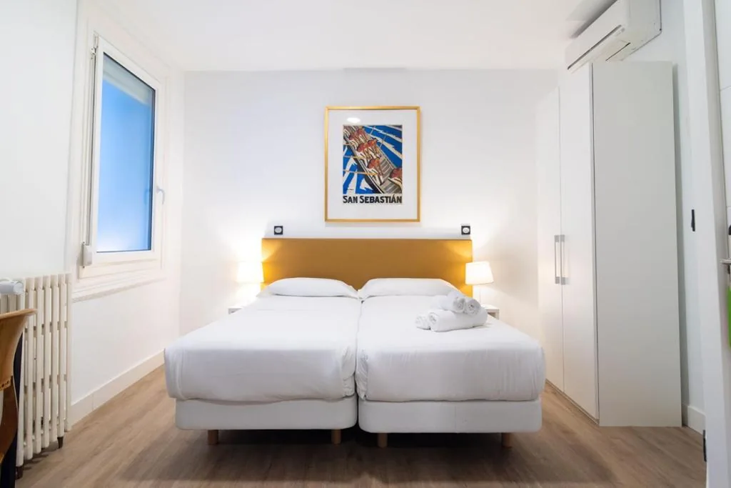Barrierefreies Doppelzimmer für Menschen mit Behinderung – 2 Betten — Central Roomss