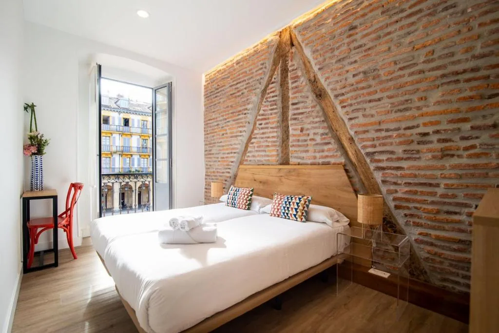 Doppelzimmer mit Balkon – 2 Betten — Central Roomss