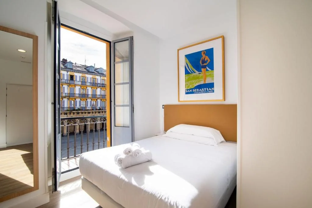 Doppelzimmer mit Balkon — Central Roomss