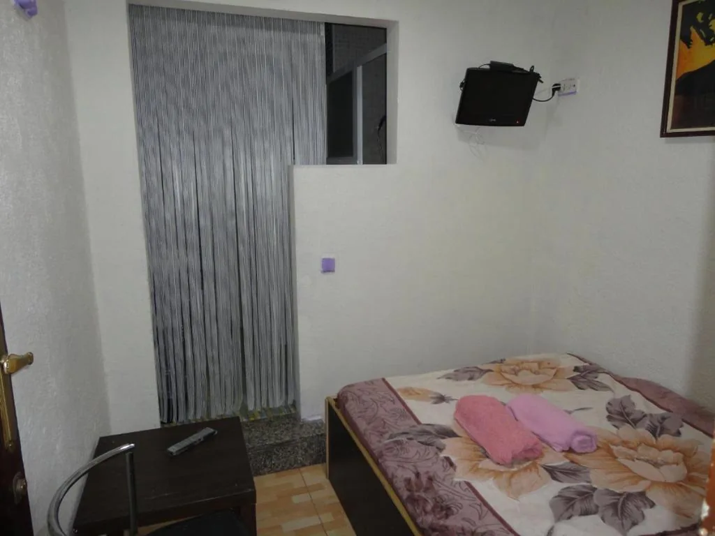 Camera singola con bagno in comune — Central Station Hostel Barcelona