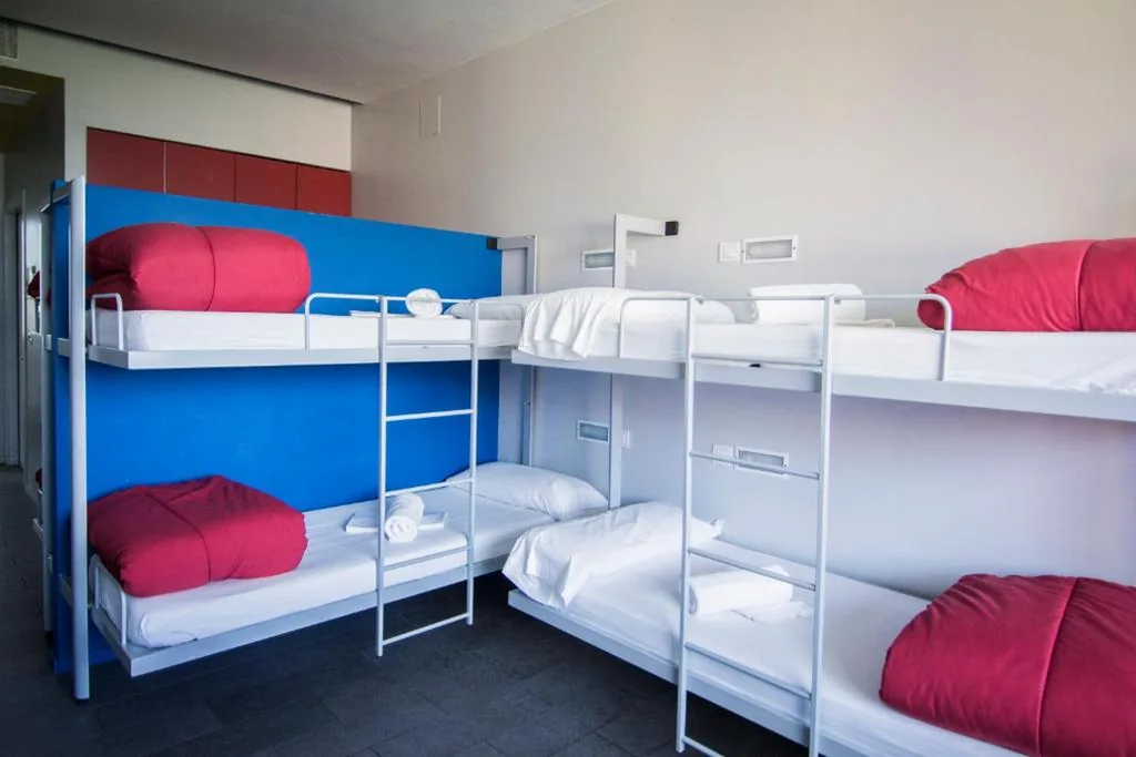 Cama en habitación compartida de 6 camas — Centre Esplai Albergue