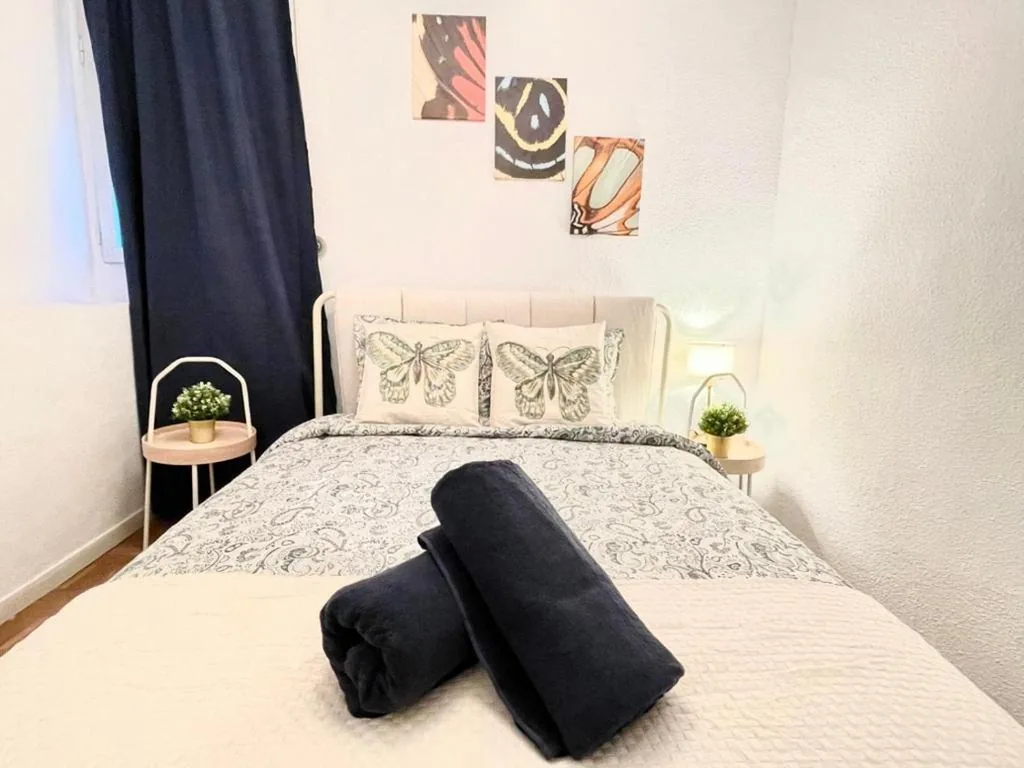 Double Room with Shared Bathroom — Centric Rooms Madera Gran Via