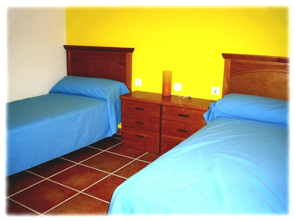 Habitación Doble con baño compartido - 2 camas — Centro Ornitológico El Primillar