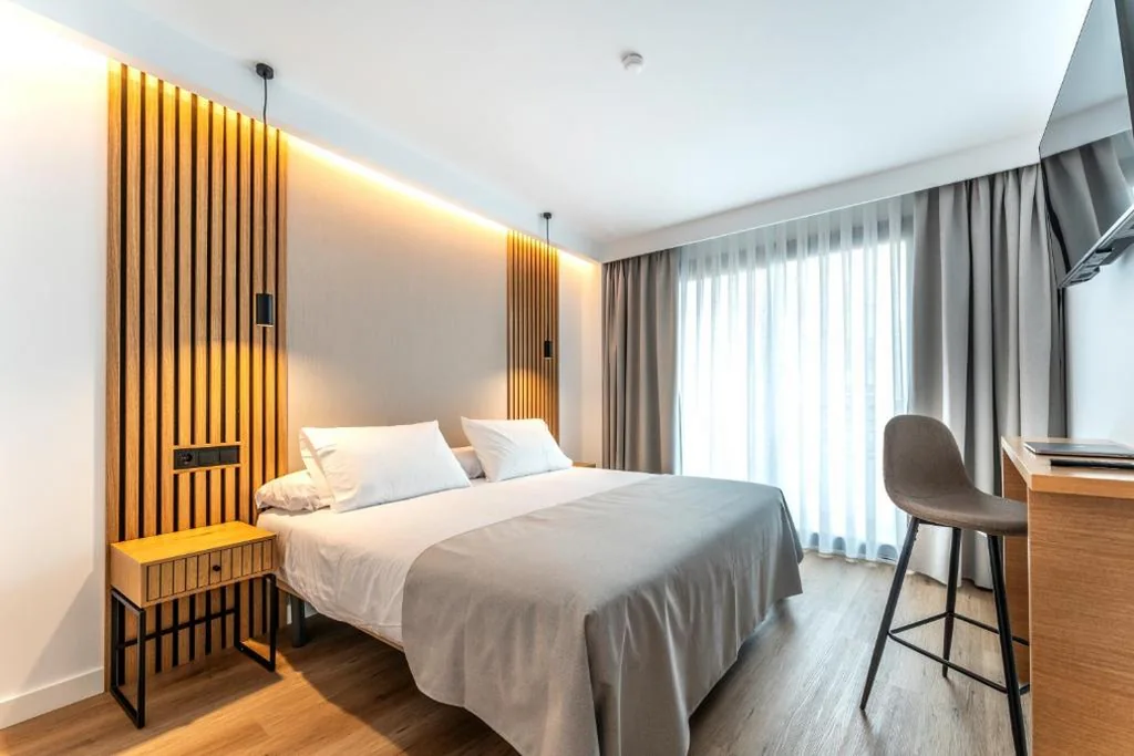 Superior-Zimmer mit extra großem Doppelbett — Centrotel Zamora