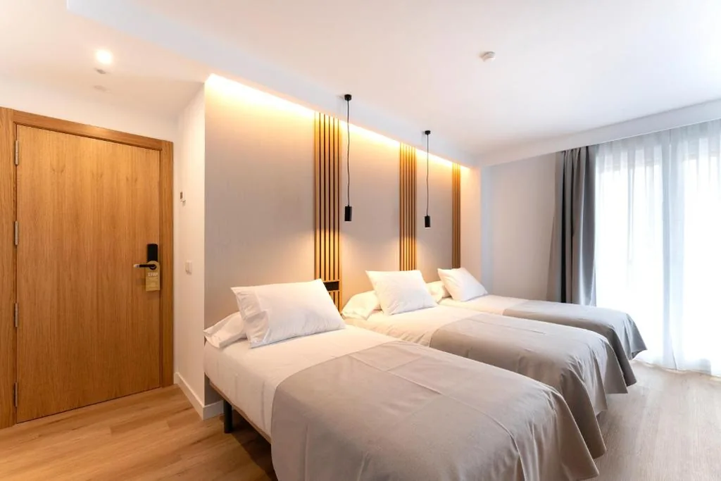 Dreibettzimmer mit Balkon — Centrotel Zamora
