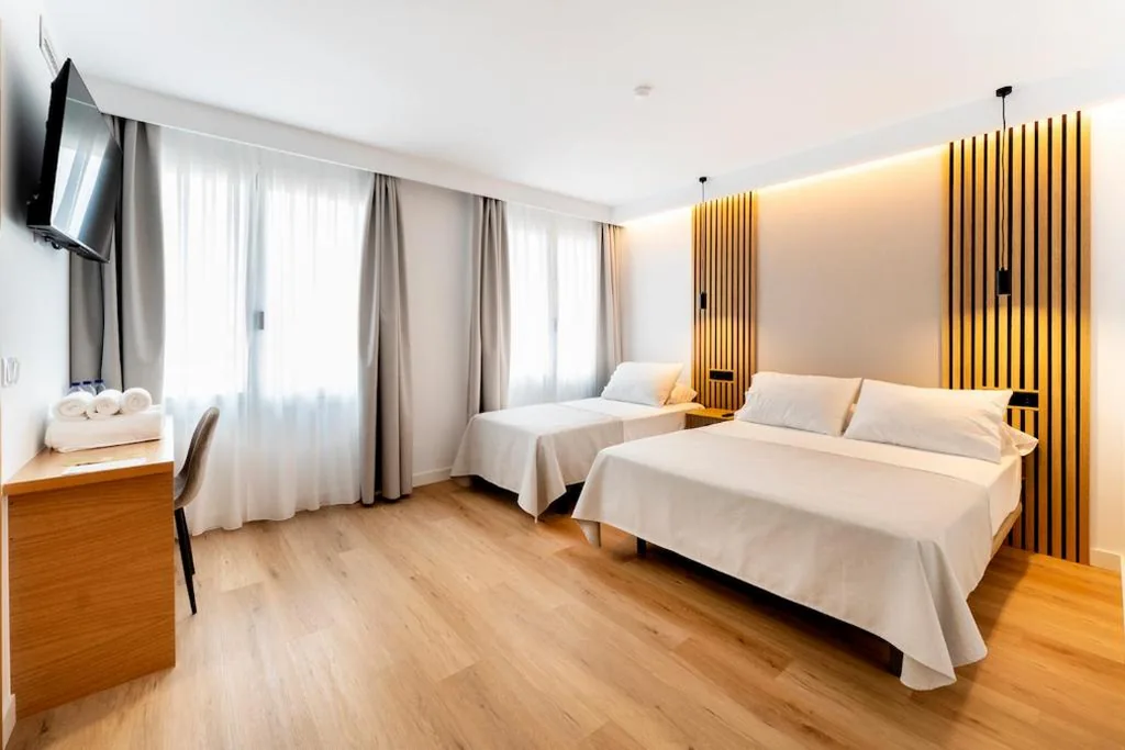 Dreibettzimmer mit Stadtblick — Centrotel Zamora