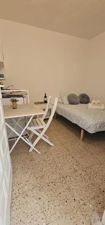 Habitación Doble Estándar con baño compartido — Cervantes Grand Vacations habitaciones y loft,baño privado o compartido,cocina con agua,cafe,pasta gratis y terraza nivel superior