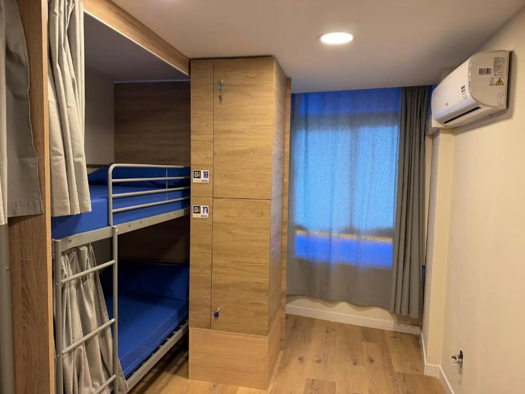 Quarto quádruplo com casa de banho partilhada — CH Arzúa Pilgrim Hostel