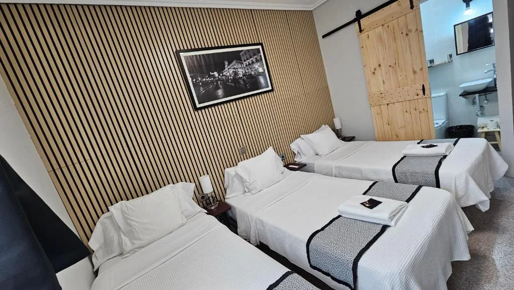 Basic-Dreibettzimmer — CH Chelo