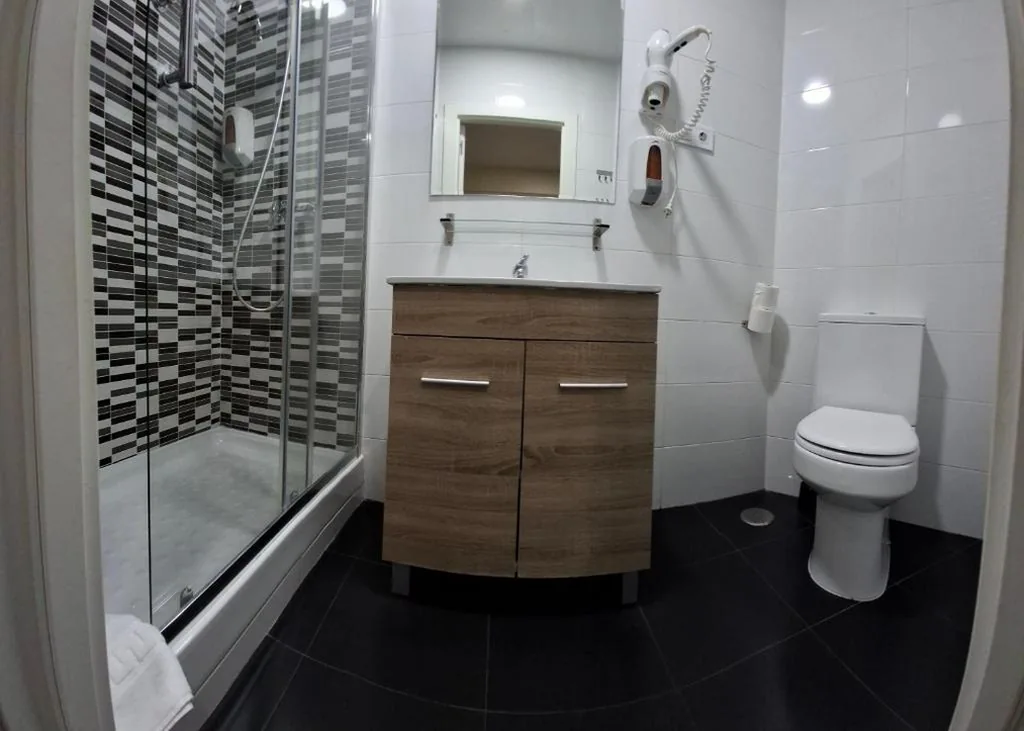 Chambre triple avec balcon — CH CRUZ MADRiD