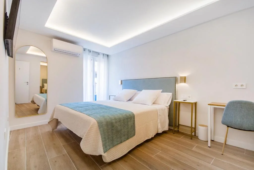 Dreibettzimmer mit eigenem Bad — CH Las Artes de Atocha