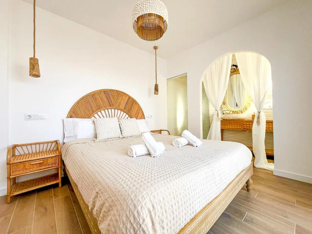Habitación Doble Deluxe — Chakra House Fuerteventura - Private Rooms in a Shared Boutique Guesthouse