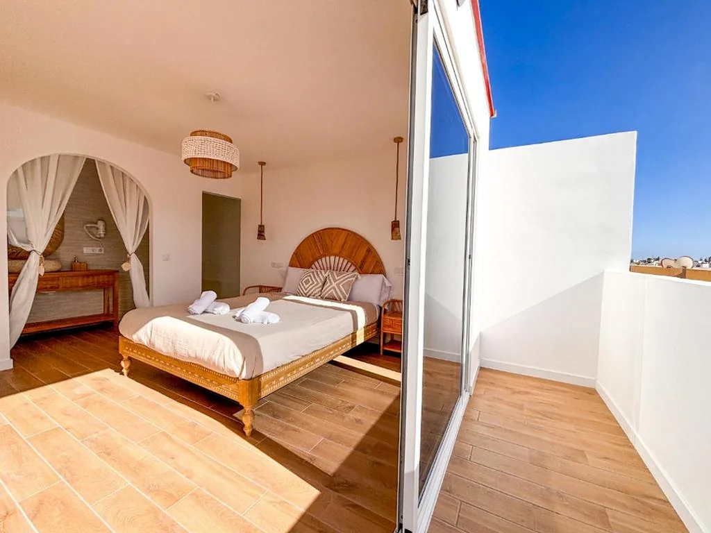 Habitación Doble Deluxe con balcón — Chakra House Fuerteventura - Private Rooms in a Shared Boutique Guesthouse