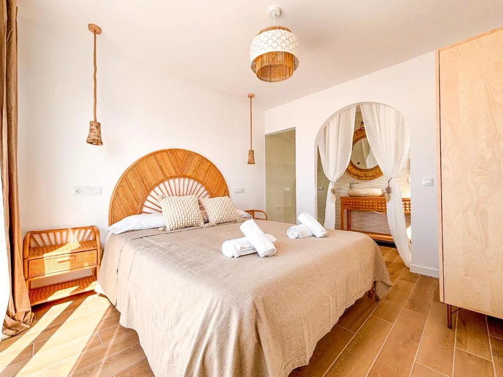 Habitación Doble Deluxe con balcón — Chakra House Fuerteventura - Private Rooms in a Shared Boutique Guesthouse