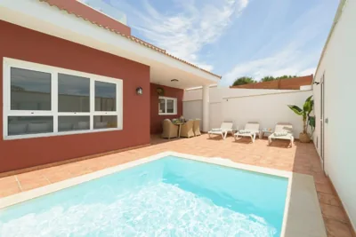 Chalé con piscina junto a la playa — foto 2