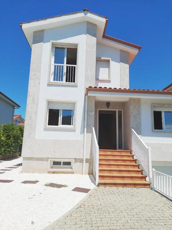 Casa con 5 camere da letto — CHALET A SOLO 5 MIN DE OURENSE CIUDAD con jardín y barbacoa