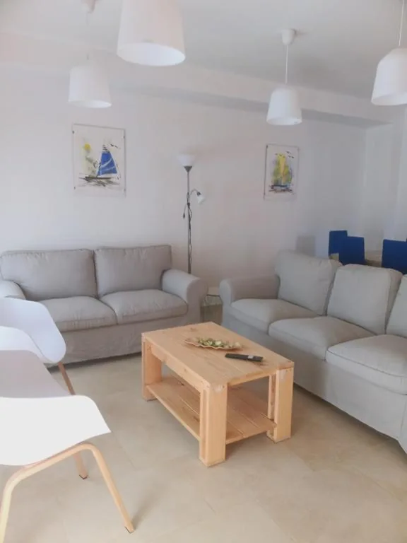 Huis met 4 slaapkamers — Chalet amplio con Jardín y zona barbacoa.