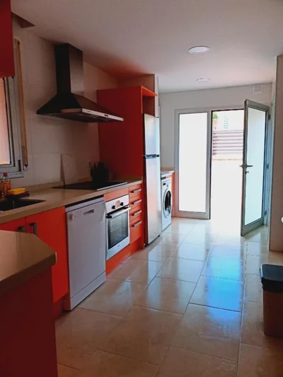 Chalet amplio con Jardín y zona barbacoa. — foto 11