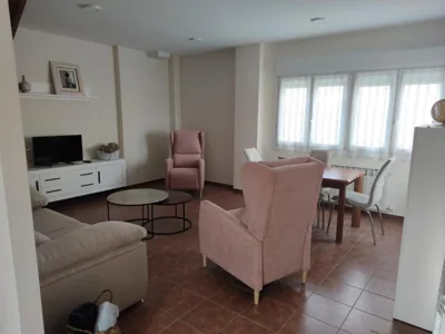 Chalet con amplio jardín — foto 5