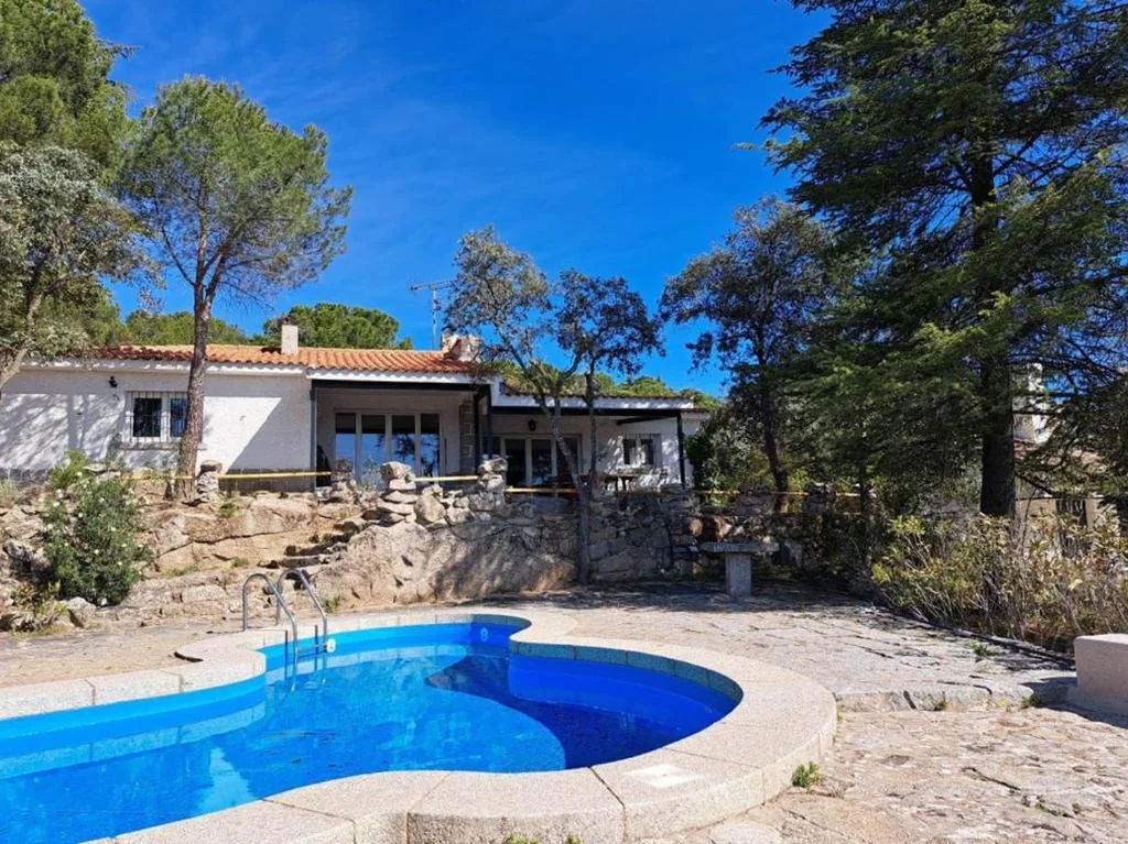 Haus mit 5 Schlafzimmern — Chalet con piscina en Torrelodones