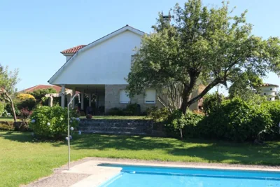 Chalet con piscina — Foto 4