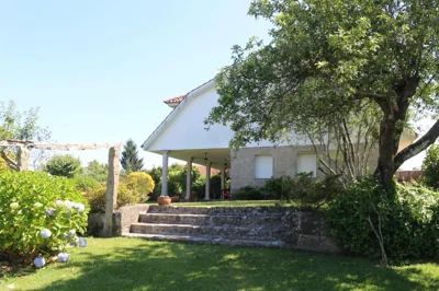 Chalet con piscina — Foto 6