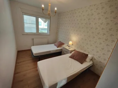 Chalet con WIFI , PS4 , garaje, 5 dormitorios, 3 baños, Santiago de Compostela — foto 2