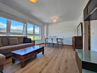 Chalet con WIFI , PS4 , garaje, 5 dormitorios, 3 baños, Santiago de Compostela — foto 4