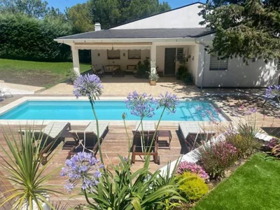 Chalet familiar con piscina — 写真 4