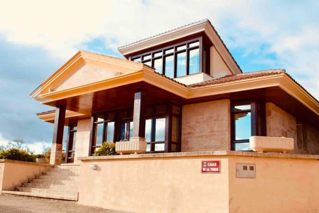 ヴィラ — Chalet Individual con bodega, en el corazón de La Rioja