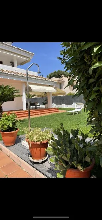 Villa — Chalet PuigVal 50m de la playa