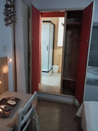 CHAMBRES D'HÔTES CHEZ CATHERINE A REUS chambre bord de mer avec salle de bains privée — photo 8