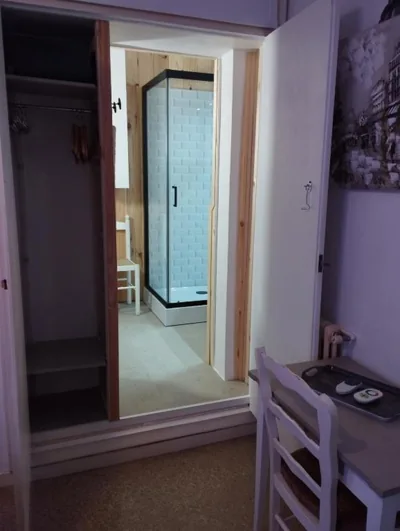 CHAMBRES D'HÔTES CHEZ CATHERINE A REUS chambre de Paris avec salle de bains privée — foto 8