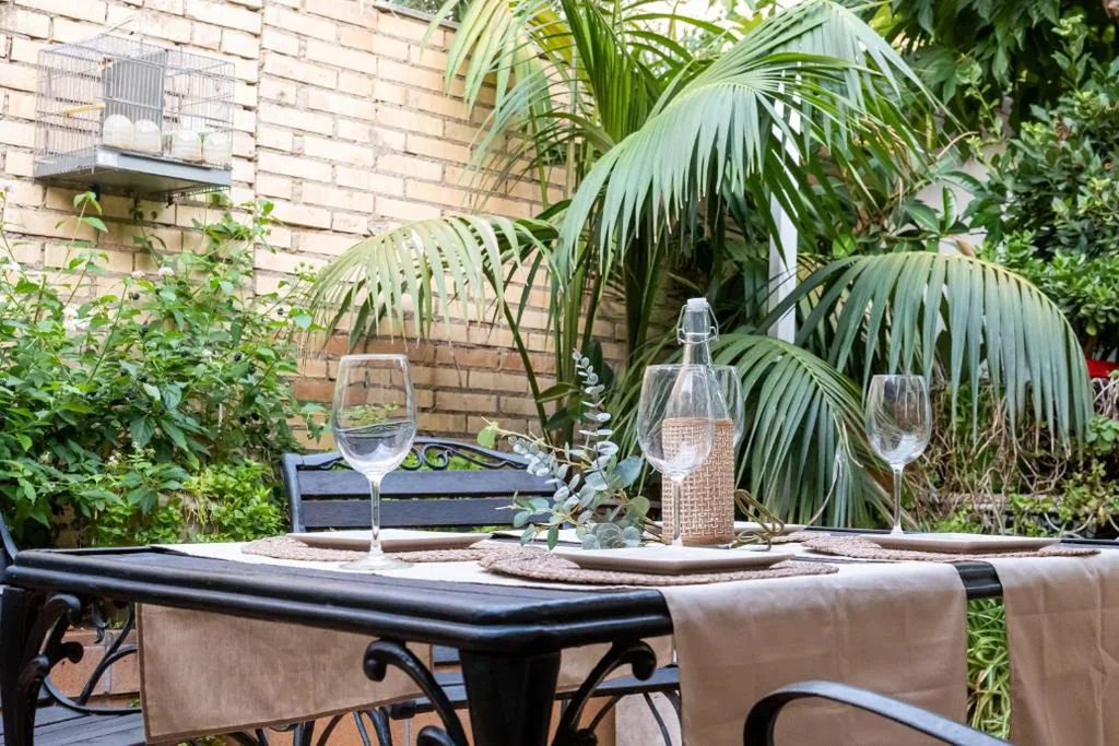 Casa de 4 dormitorios — "Charm & Cozy 4BR - 3BA with Pool & Barbecue"