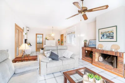 "Charm & Cozy 4BR - 3BA with Pool & Barbecue" — foto 6