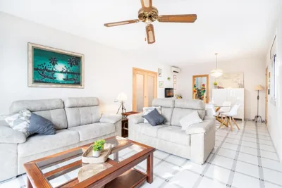 "Charm & Cozy 4BR - 3BA with Pool & Barbecue" — foto 8