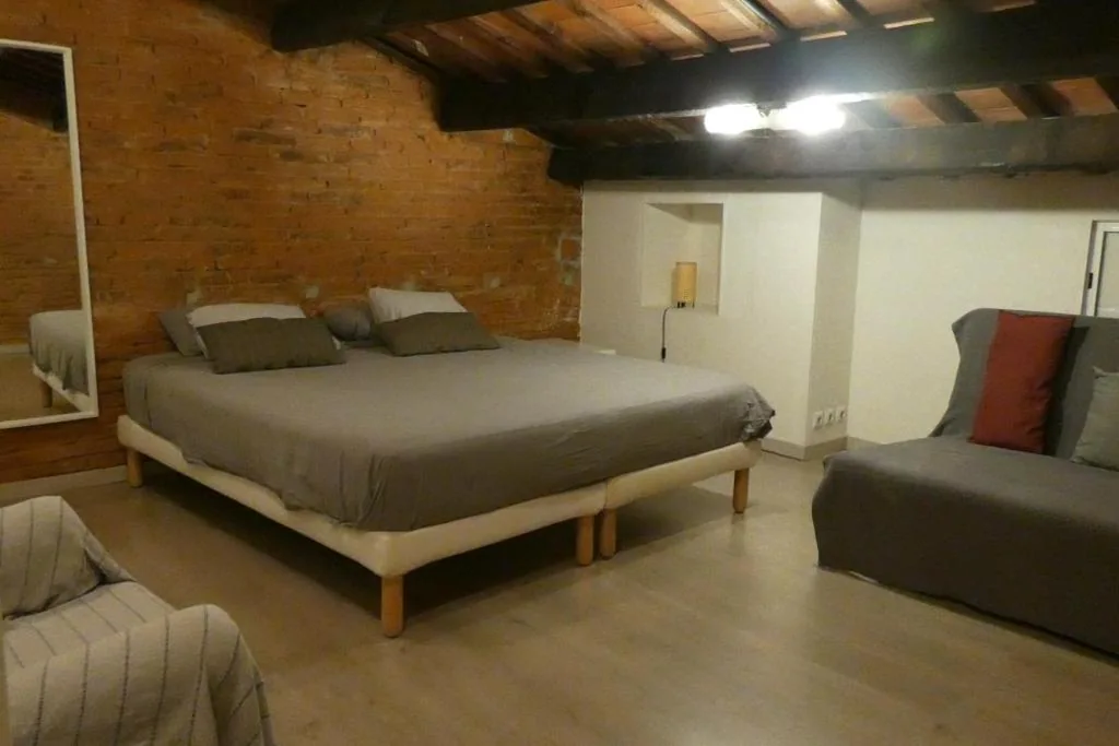 Room in Shared House — Charming house next to the sea and Barcelona for 6