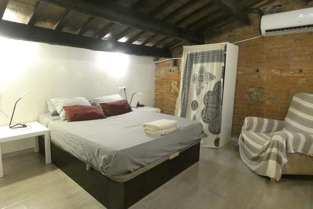 Room in Shared House — Charming house next to the sea and Barcelona for 6