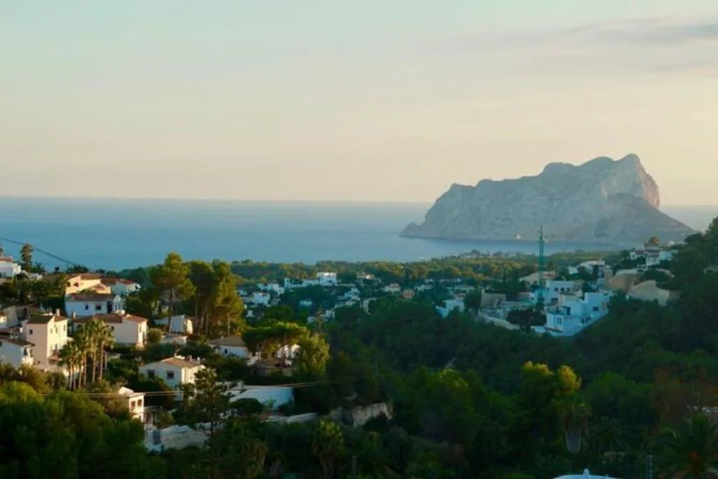 Villa mit 2 Schlafzimmern — Charming Villa in Montemar with private pool and sea views